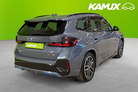 BMW iX1 4 of 5
