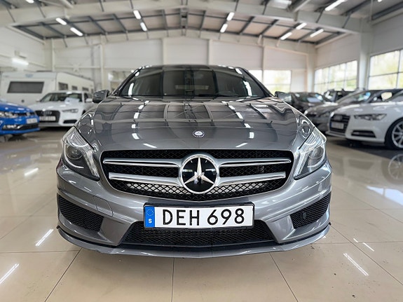 Mercedes-Benz A180 2 of 5