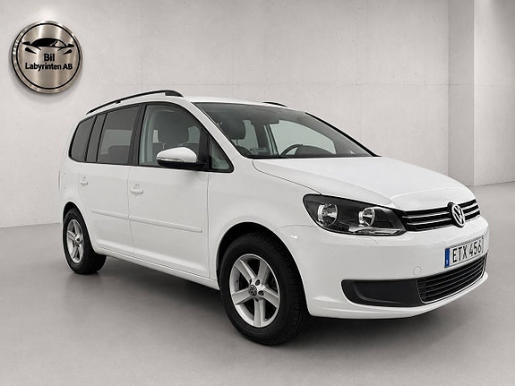 Volkswagen Touran 2 of 5