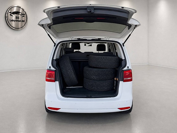 Volkswagen Touran 7 of 11