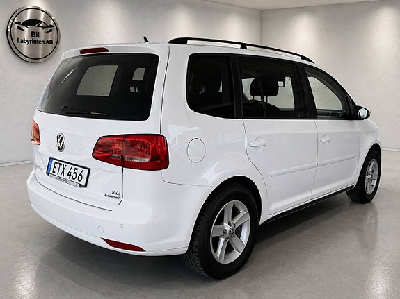 Volkswagen Touran 3 of 5