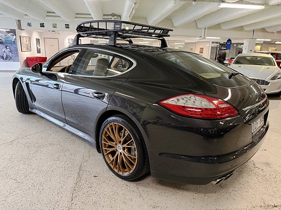 Porsche Panamera 4S 4 of 5