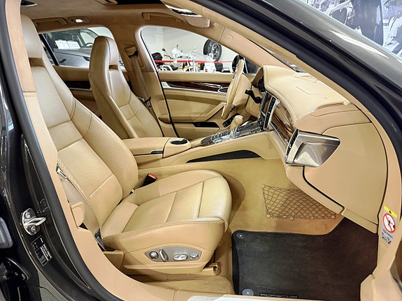 Porsche Panamera 4S 10 of 30