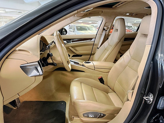 Porsche Panamera 4S 9 of 30