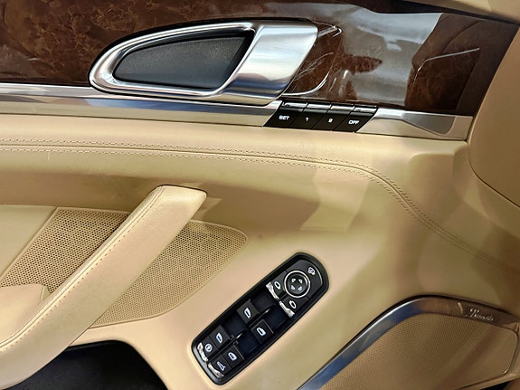 Porsche Panamera 4S 21 of 30