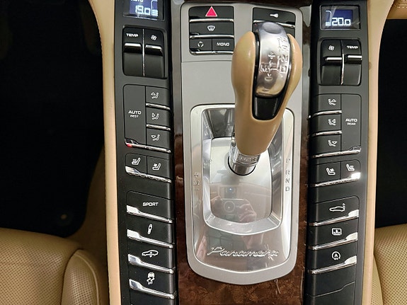 Porsche Panamera 4S 15 of 30