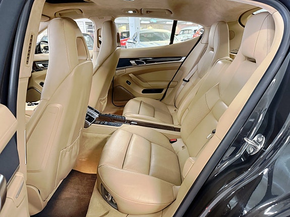 Porsche Panamera 4S 12 of 30