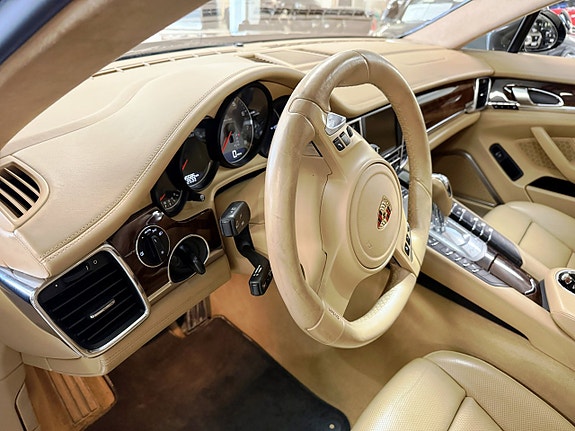 Porsche Panamera 4S 19 of 30