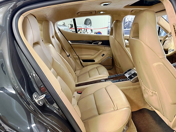 Porsche Panamera 4S 11 of 30