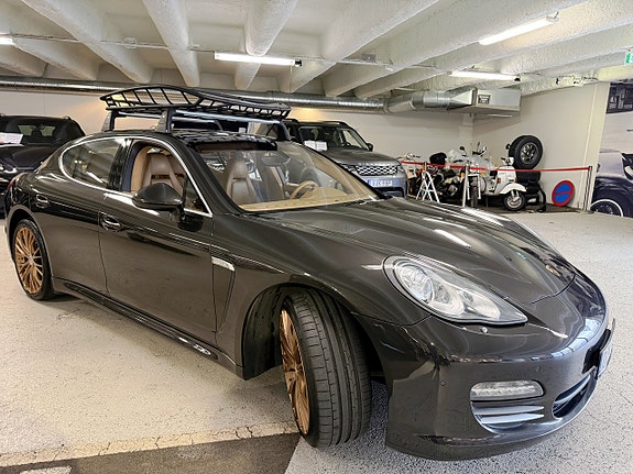 Porsche Panamera 4S 2 of 5