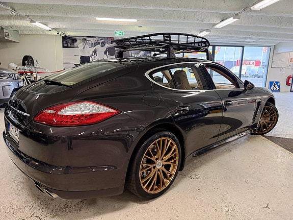 Porsche Panamera 4S 3 of 5