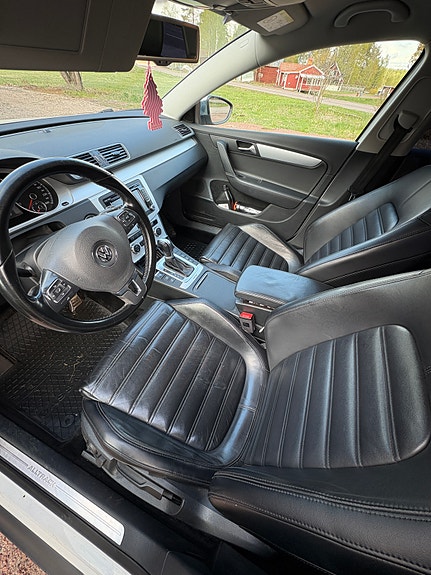 Volkswagen Passat Alltrack 4 of 4