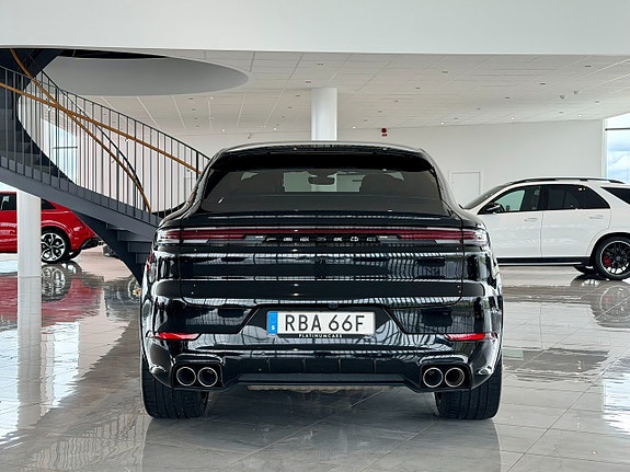 Porsche Cayenne 4 of 5
