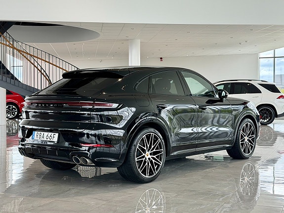Porsche Cayenne 2 of 5