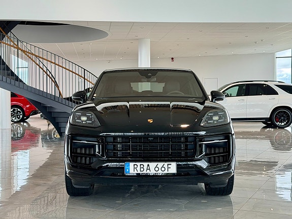 Porsche Cayenne 3 of 5