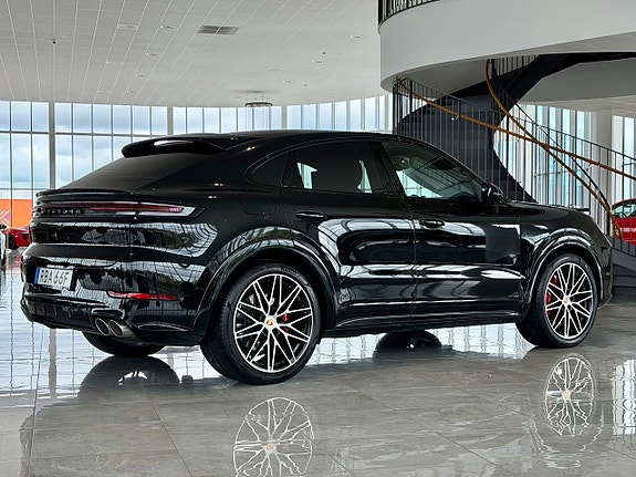 Porsche Cayenne 5 of 5