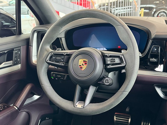 Porsche Cayenne S 16 of 27