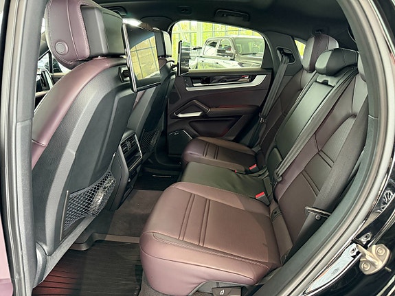 Porsche Cayenne S 12 of 27