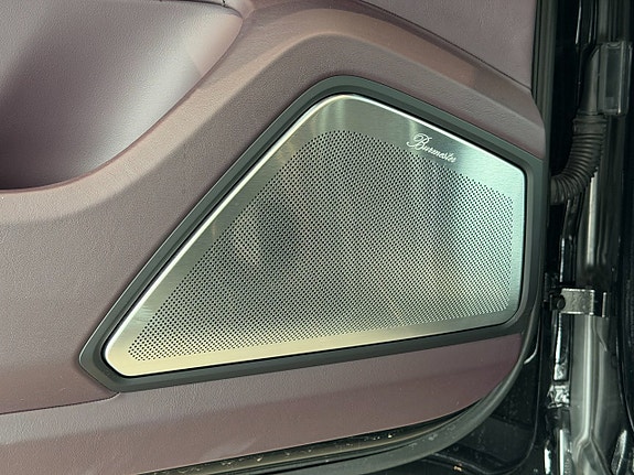 Porsche Cayenne S 10 of 27