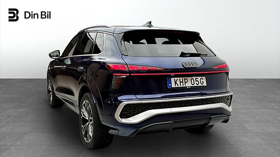 Audi Q3 3 of 5