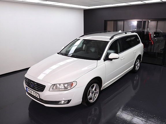 Volvo V70 2 of 27