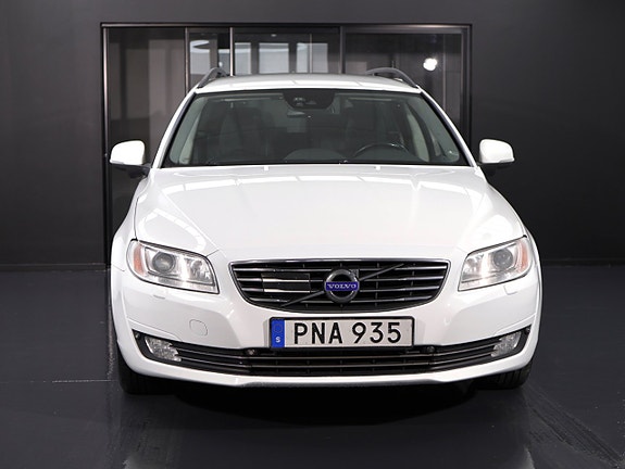 Volvo V70 4 of 27