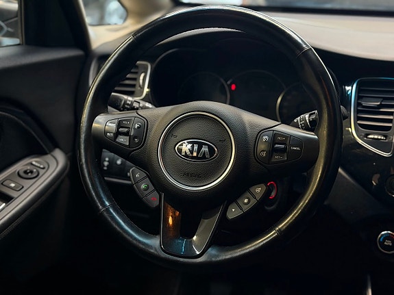 Kia Carens 9 of 23