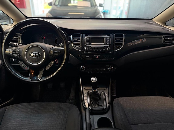 Kia Carens 8 of 23