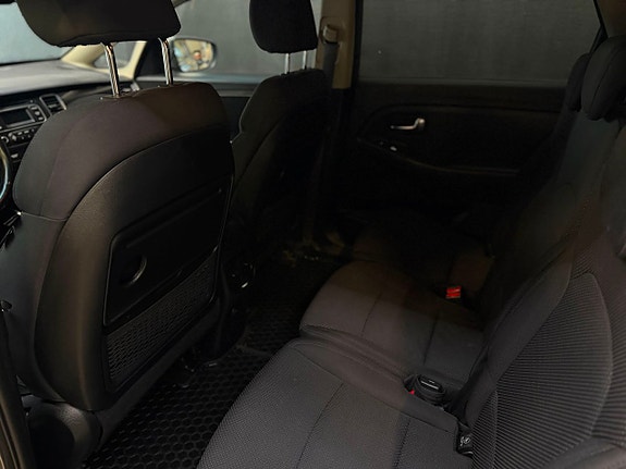 Kia Carens 17 of 23