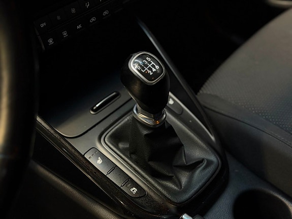 Kia Carens 13 of 23