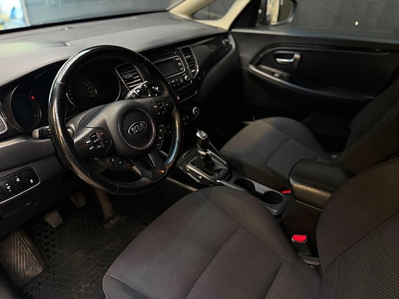 Kia Carens 7 of 23