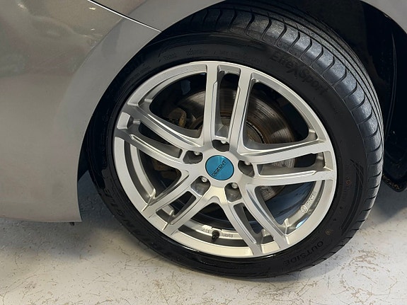 Kia Carens 19 of 23