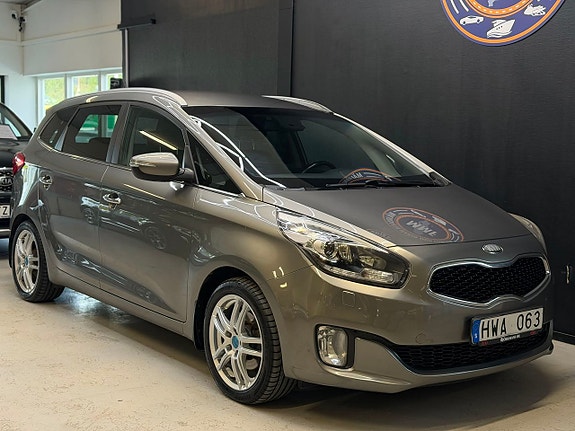 Kia Carens 3 of 23