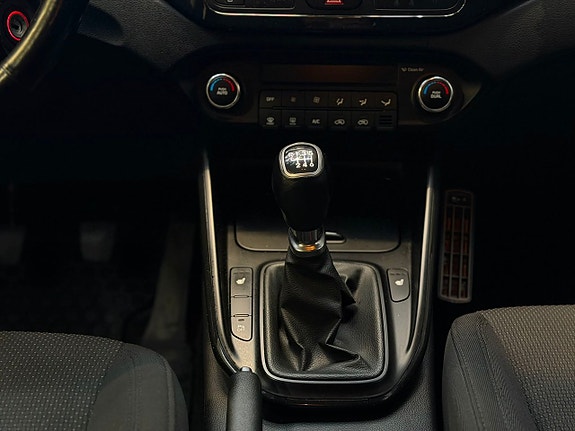 Kia Carens 12 of 23