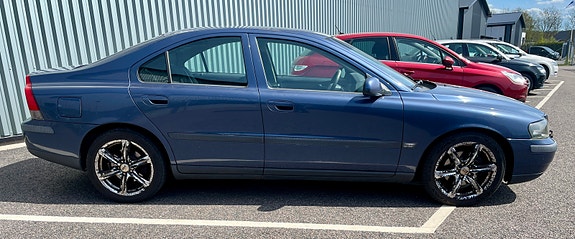 Volvo S60 4 of 5