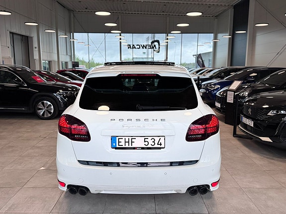 Porsche Cayenne GTS 5 of 5