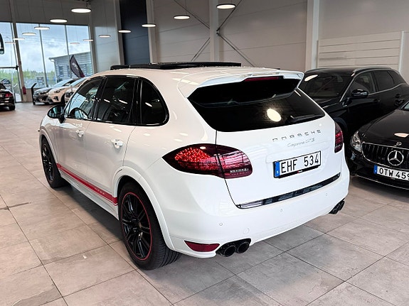 Porsche Cayenne GTS 4 of 5