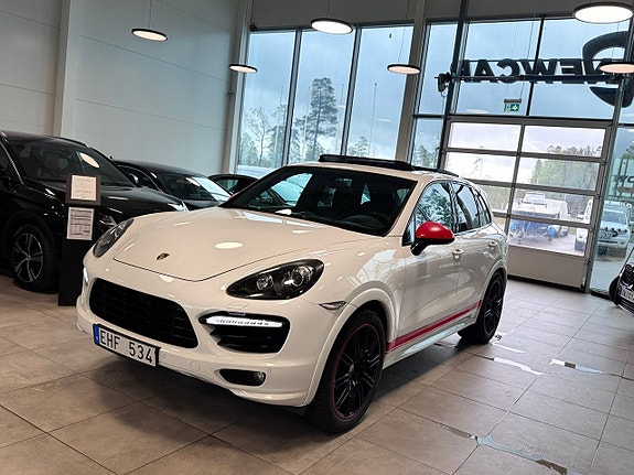 Porsche Cayenne GTS 3 of 5