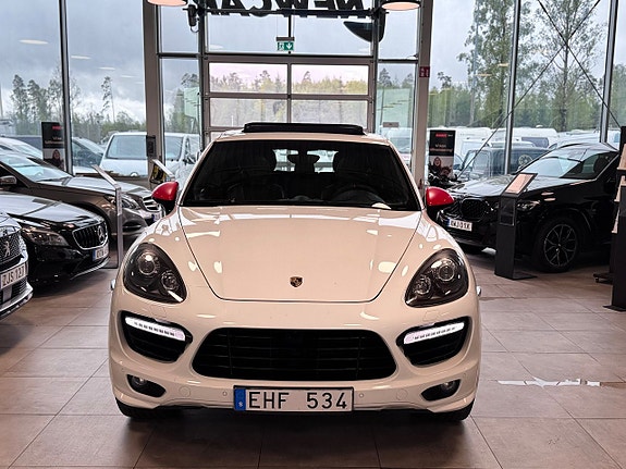 Porsche Cayenne GTS 2 of 5