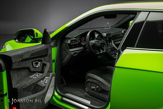 Lamborghini Urus 21 of 30