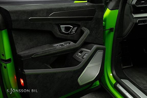 Lamborghini Urus 23 of 30