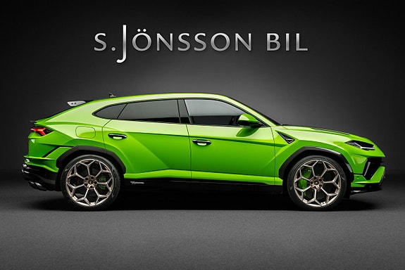 Lamborghini Urus 3 of 5