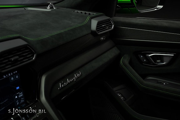 Lamborghini Urus 24 of 30