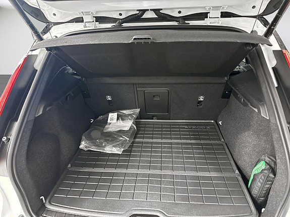 Volvo EX40 12 of 12