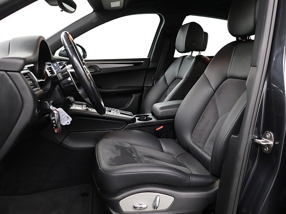 Porsche Macan S 17 of 27
