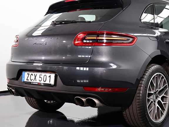 Porsche Macan S 10 of 27