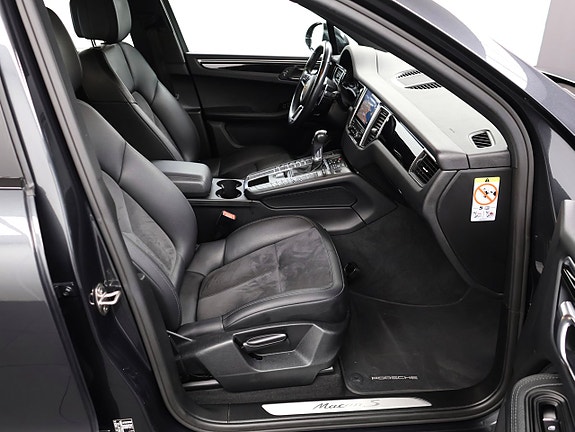 Porsche Macan S 24 of 27
