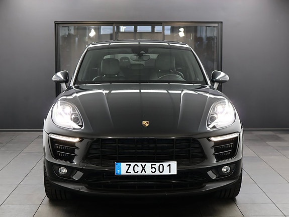 Porsche Macan S 4 of 5