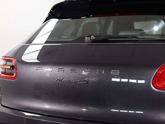 Porsche Macan S 12 of 27
