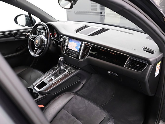 Porsche Macan S 23 of 27
